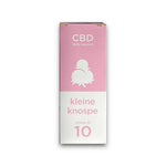 Diese hübsch gestaltete Verpackung für Aromaöl von "kleine knospe" enthält ein CBD-Produkt, das durch sein minimalistisches Design besticht.