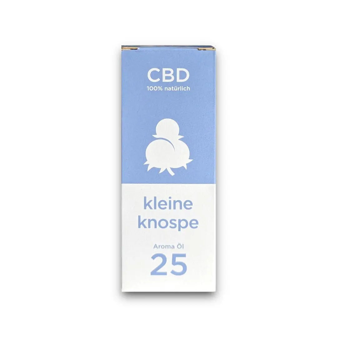 Die schlichte Verpackung des CBD-Aromaöls von kleine knospe in blau-weißer Gestaltung vermittelt Natürlichkeit und Qualität bei diesem Cannabis-Produkt.