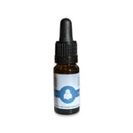 Dieses Bild zeigt ein CBD-Öl von "kleine knospe", verpackt in einer dunklen Flasche mit Pipettenverschluss.
