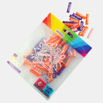 Die bunte Verpackung enthält verschiedene Medusafilter für Cannabis-Produkte von "kleine knospe", die sich ideal zum Selberdrehen eignen.